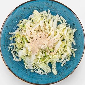 Салат с курицей и кунжутным соусом