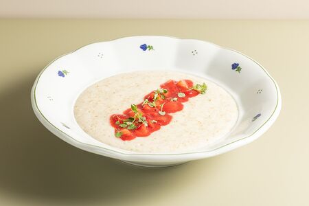 Овсяная каша с клубникой