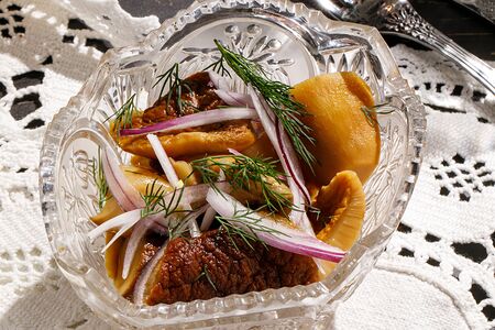 Белые грибы с крымским луком и ароматным маслом