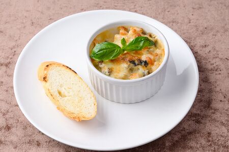 Жюльен с курицей и грибами