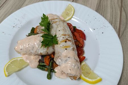 Окунь с овощами