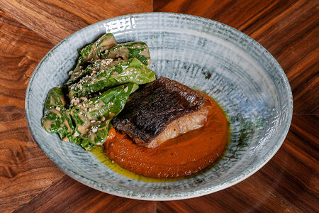 Мраморный сом с пряной икрой из баклажанов