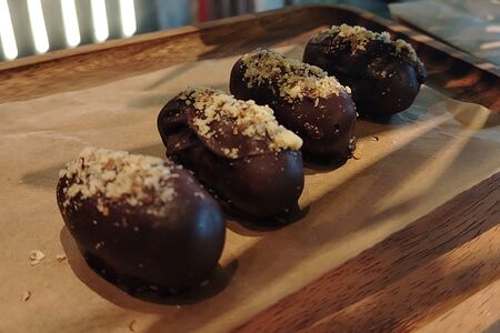 Конфета-финик в шоколаде 