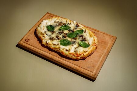 Пицца с цыпленком и грибами