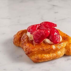 Даниш с клубникой