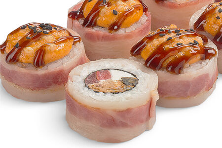 Клэм-ролл с мидиями и беконом с белым соусом