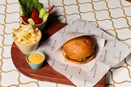 Бургер с индейкой и картофель фри