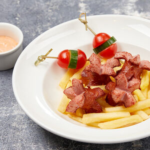 Осьминожки с пикантным соусом и картофелем фри