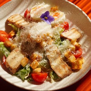 Салат Цезарь с куриным филе