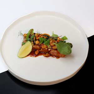 Стейк из тунца с кешью