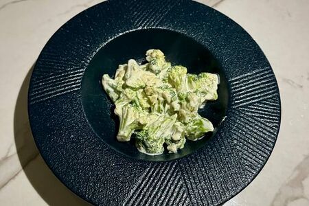 Брокколи в сливках с чесноком