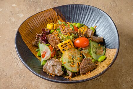 С говядиной и соусом окиси