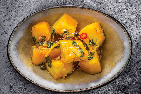 Ананас в азиатском соусе