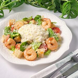 Салат Цезарь с креветками