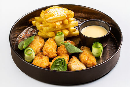 Наггетсы с картофелем фри и пармезаном