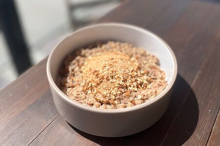  Гречневая каша с медовой крошкой 