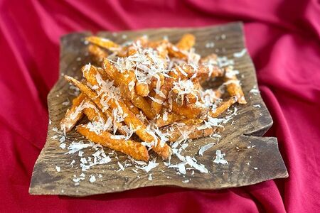 Фри из батата с трюфелем и пармезаном