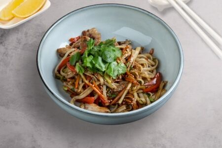 Удон с Курицей в азиатском соусе