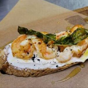 Брускетта с креветками