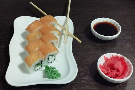 Ролл Филадельфия с атлантическим лососем