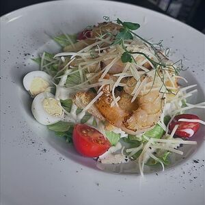 Любимый салат Генриетты с креветками