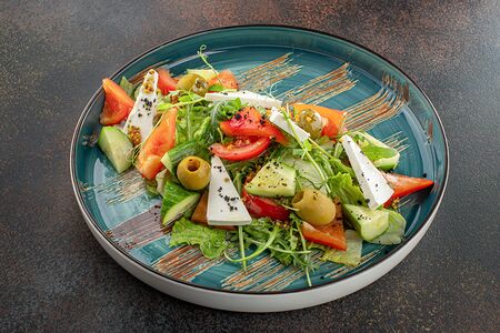 Салат Греческий с сыром фета и гигантскими оливами