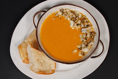 Тыквенный крем-суп с горгонзолой и грушей