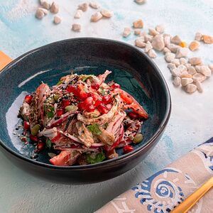 Салат из баклажанов гриль с орехово-кунжутной заправкой