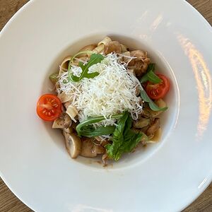 Фетучини с ореховым соусом и курицей