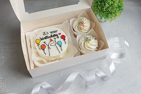 Набор Бенто-торт и капкейки Это твой день рождения с яркой посыпкой