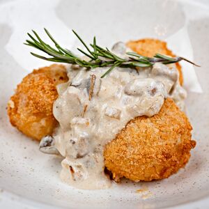 Пожарские котлеты с грибным соусом