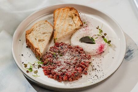 Тартар из телятины с трюфельным кремом 