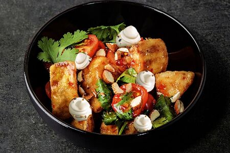 Салат с хрустящими баклажанами