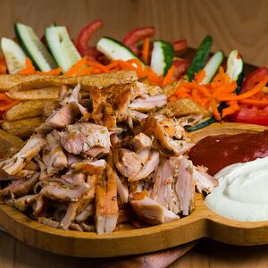 Гирос на тарелке