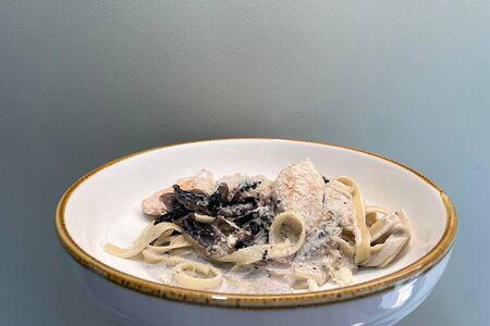 Паста с курицей и грибами