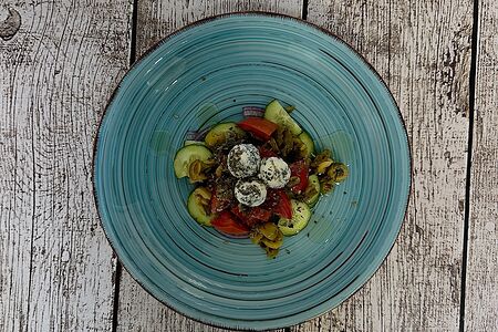 Салат с шариками из брынзы