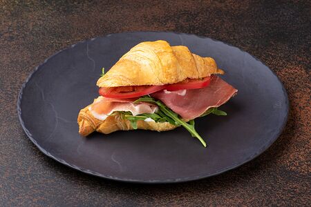 Круассан Парма-рукола