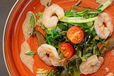 Салат Чукка с креветкой и шиитаке