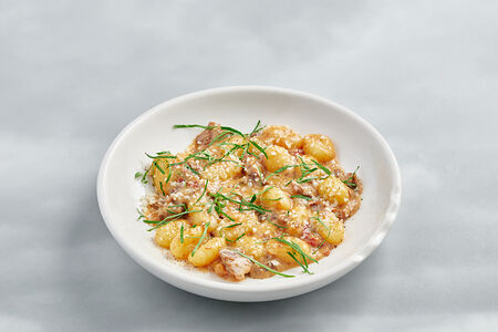 Ньокки картофельные с томлеными щеками