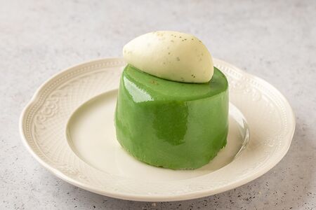 Десерт Манго-базилик