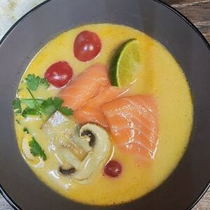 Суп Том Ям с лососем