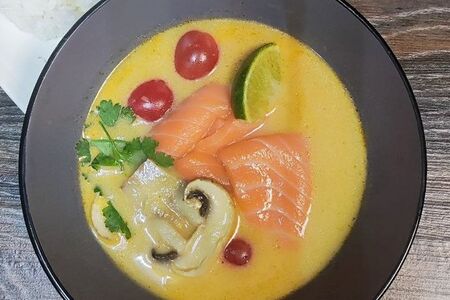 Суп Том Ям с лососем