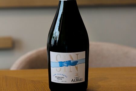 Вино Албали белое, игристое, Испания