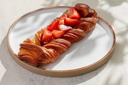 Даниш с клубникой 