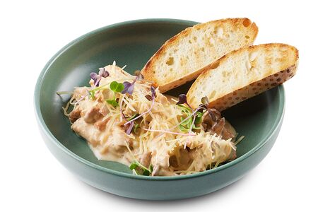 Жюльен с курицей и лисичками