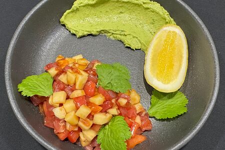 Тартар из тунца и мусс из авокадо