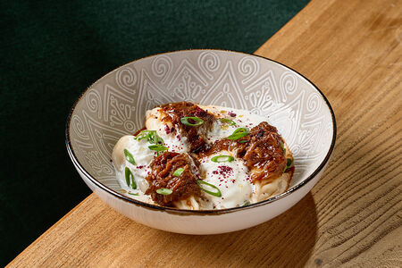 Курзе с печеным картофелем, томлеными хвостами и страчателлой