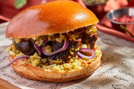 Стейк-бургер с томленым Чак роллом