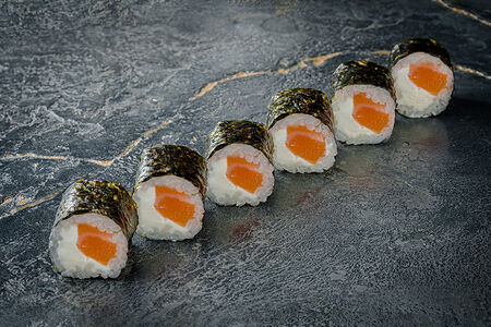 Классический Ролл с лососем и сыром