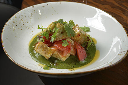 Хрустящие баклажаны с томатами в соусе Базилик